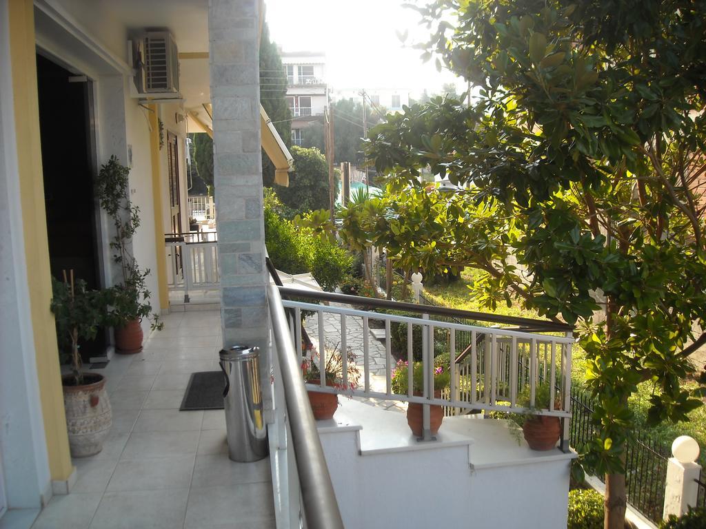 Iris Hotel Nea Kallikrateia ภายนอก รูปภาพ