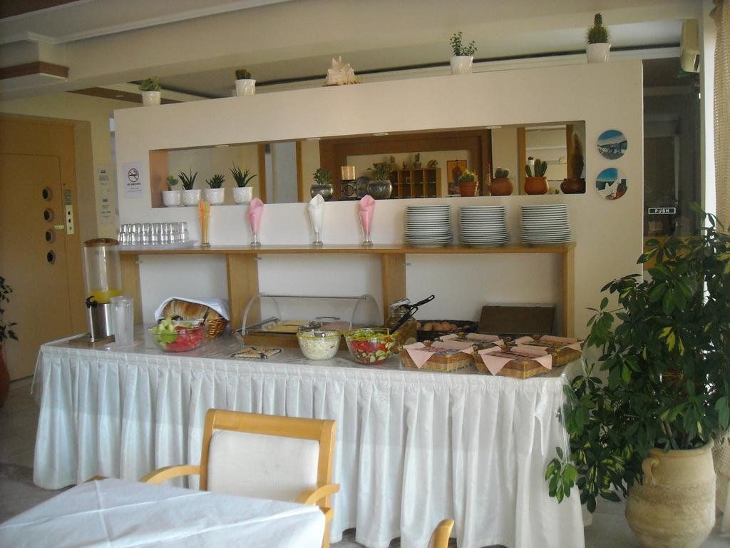 Iris Hotel Nea Kallikrateia ภายนอก รูปภาพ