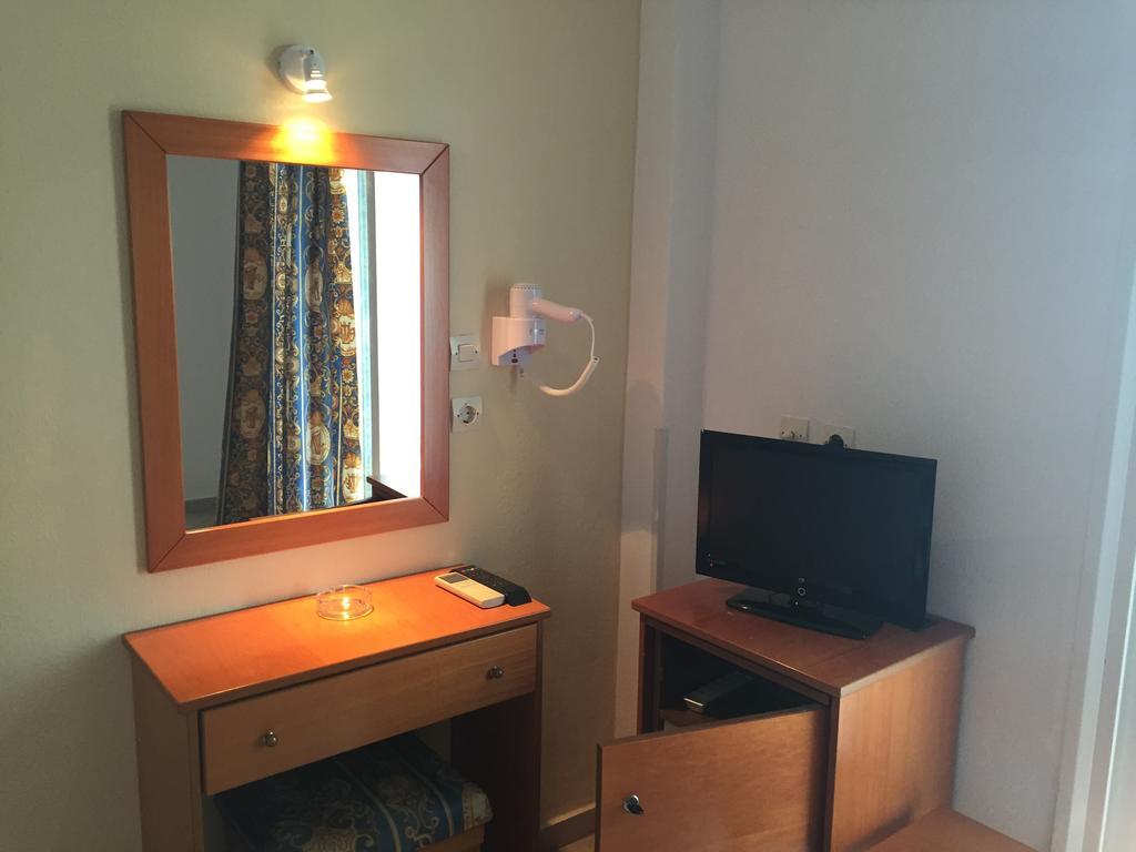 Iris Hotel Nea Kallikrateia ภายนอก รูปภาพ